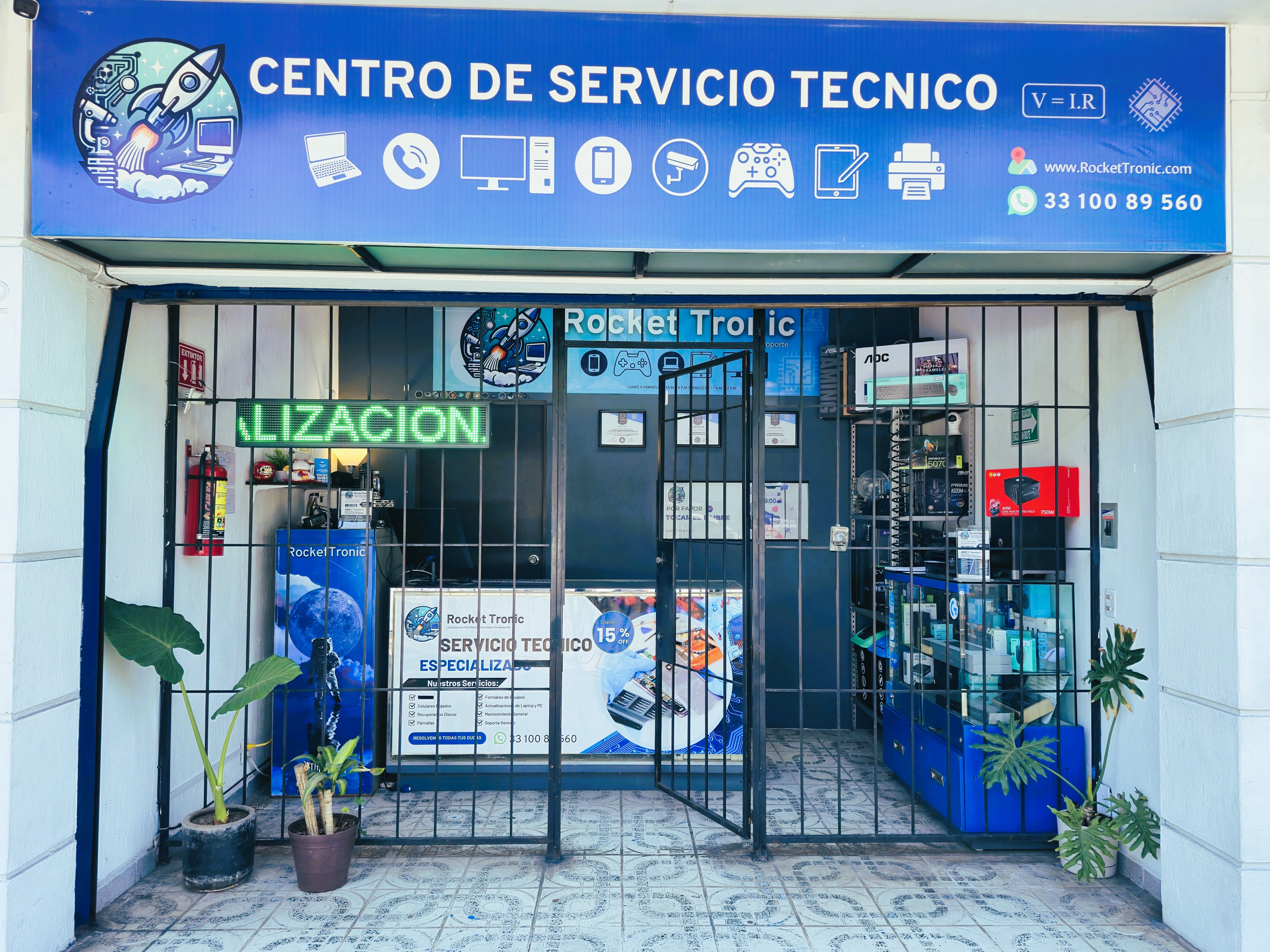 Fachada del centro de servicio técnico RocketTronic en Guadalajara